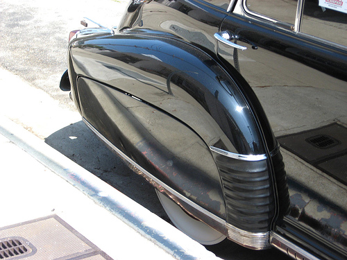 1941 Cadillac Sixty Special fender skirt close-up