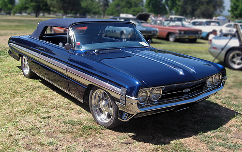 1961 Oldsmobile Starfire convertible front 3q