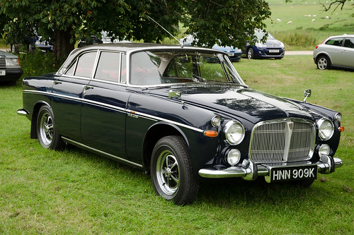 1971 Rover 3.5 Litre (P5B) coupé (black) by Steve Glover (CC BY 2.0)